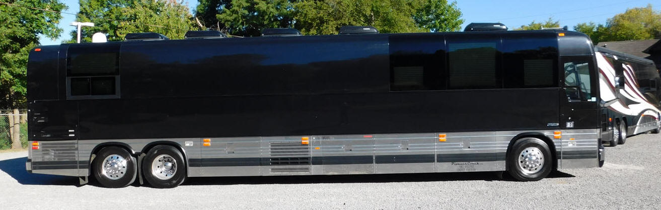 2009 Prevost XLII Front Slide Entertainer Bus For Sale at Staley Bus Sales in Nashville, Tennessee.