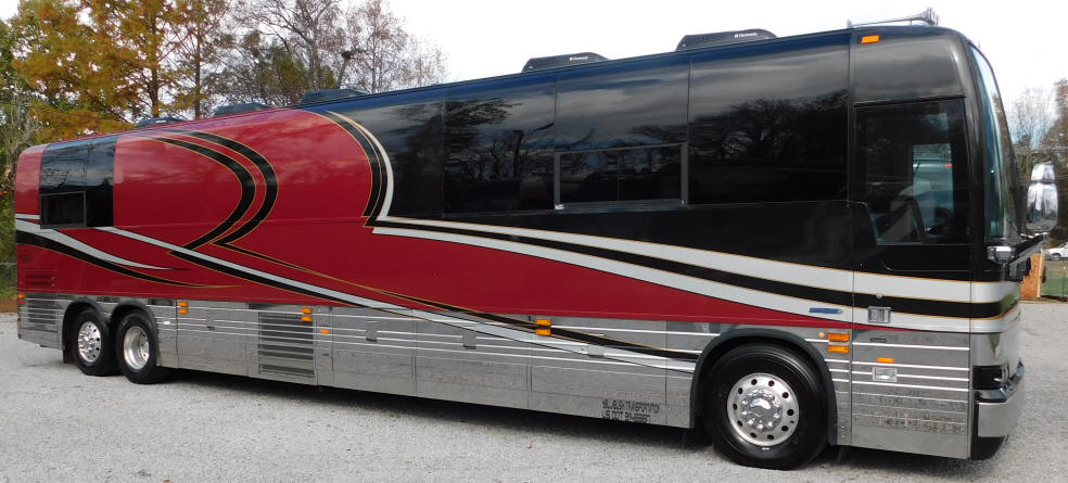2004 Prevost XLII Entertainer Bus For Sale at Staley Bus Sales in Nashville, Tennessee.
