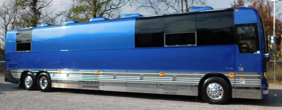 2007 Prevost XLII Front Slide Entertainer Bus # 49519 For Sale at Staley Bus Sales / Staley Coach, Nashville, TN.