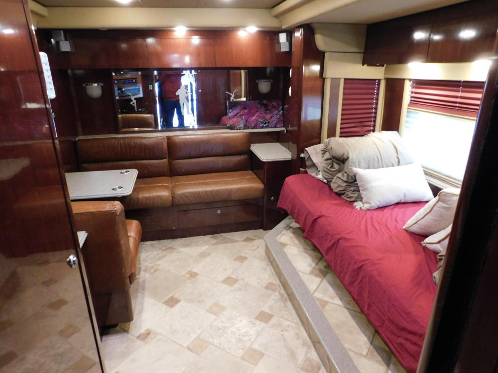2006 H3-45 Prevost Dual Slide Star Bus # 49520 For Sale at Staley Bus Sales / Staley Coach in Nashville, Tennessee.bedroom