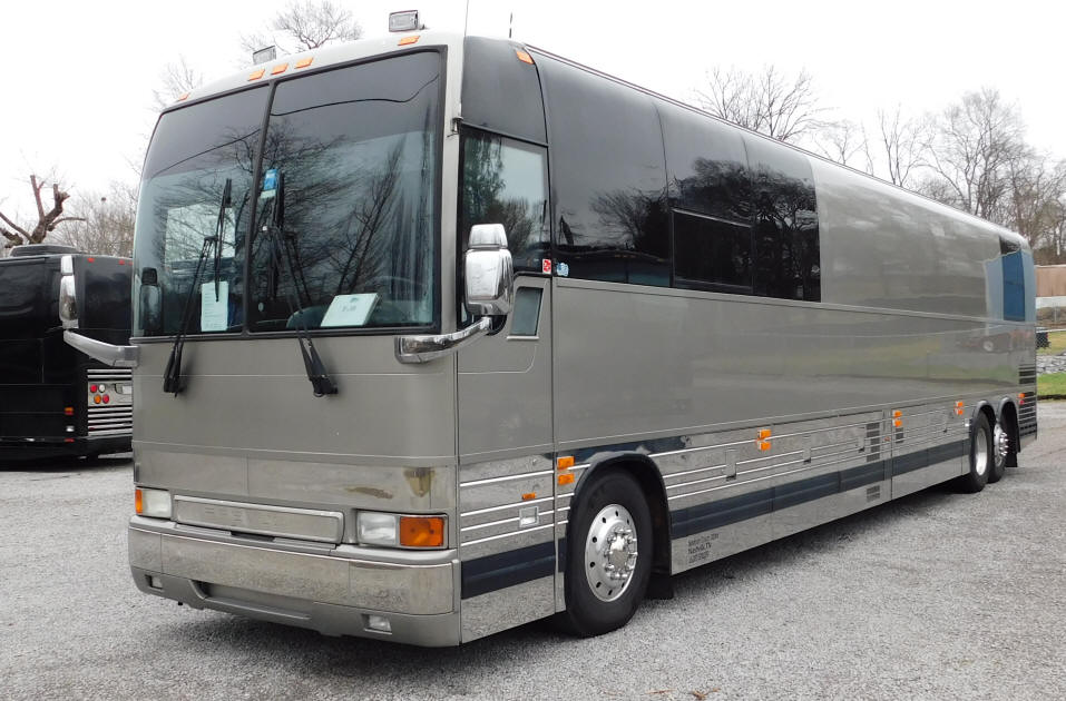 2003 Prevost XLII Entertainer Bus # 49439 For Sale at Staley Bus Sales, Nashville, Tennessee.