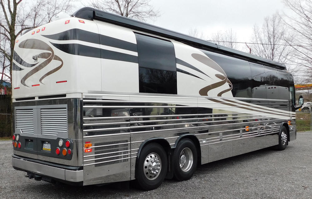 2008 40 Ft. Prevost XLII Dual Slide Shell For Sale at Staley Bus Sales, Nashville, Tennessee.