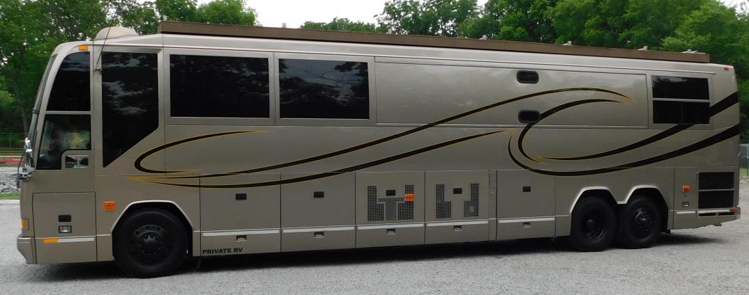 49493  2002 H3-45 Prevost Star Coach For Sale at Staley Coach, Nashville, Tennessee.