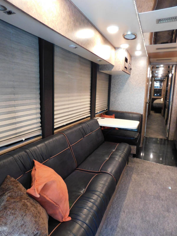 2002 Prevost Entertainer Bus # 49492 For Sale at Staley Bus Sales / Staley Coach in Nashville, Tennessee