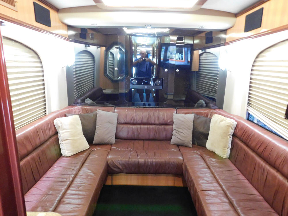 2003 H3-45 Prevost Entertainer Bus For Sale at Staley Bus Sales / Staley Coach in Nashville, Tennessee.