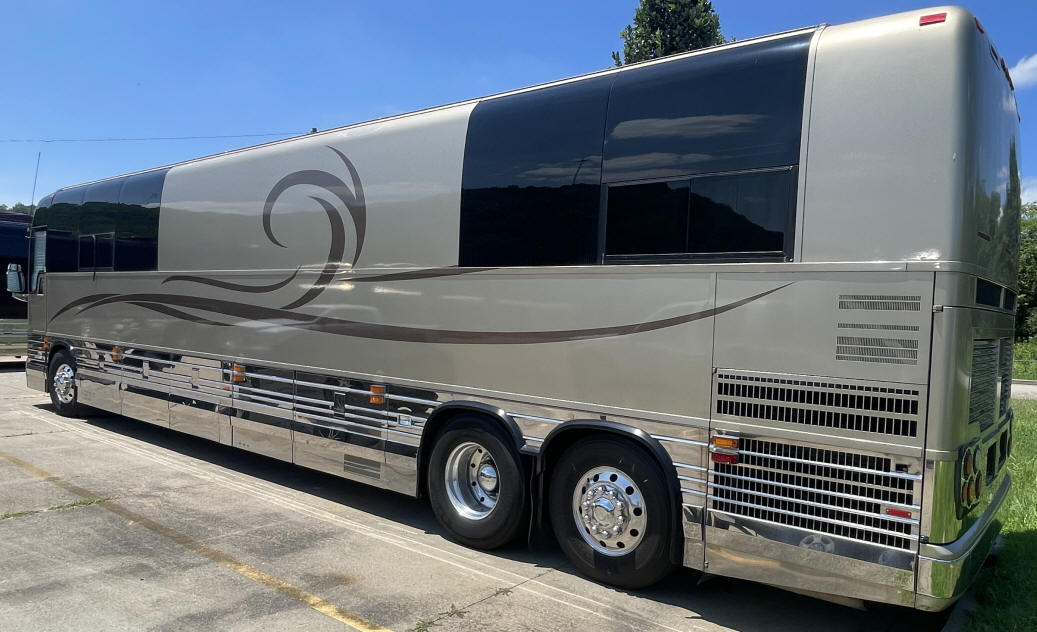 2005 Prevost XLII Entertainer Bus # 49458 For Sale at Staley Bus Sales / Staley Coach in Nashville, Tennessee