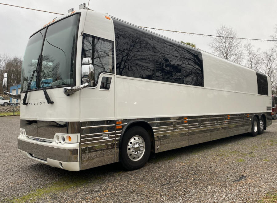2005 Prevost XLII Entertainer Bus For Sale at Staley Bus Sales / Staley Coach, Nashville, Tennessee.