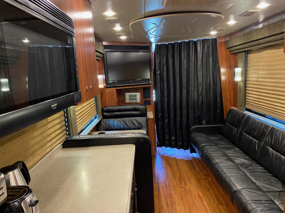 2005 Prevost Entertainer Bus # 49530 For Sale at Staley Bus Sales / Staley Coach, Nashville, Tennessee