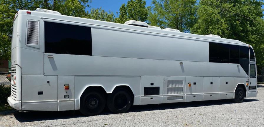 2003 H3-45 Prevost Front Slide Entertainer Bus #49538 For Sale at Staley Bus Sales / Staley Coach in Nashville, Tennessee.