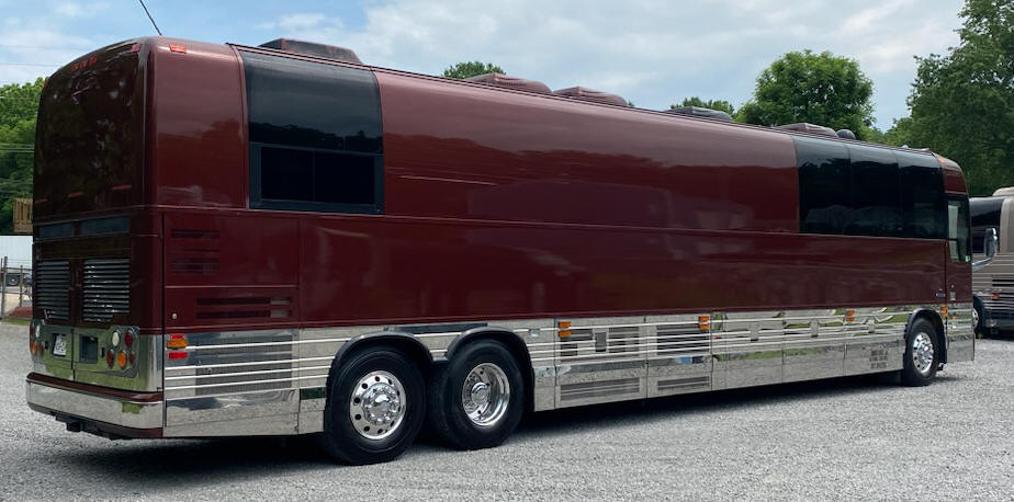 2009 Prevost XLII Entertainer Bus #49544 For Sale at Staley Buas Sales / Staley Coach in Nashville, Tennessee.